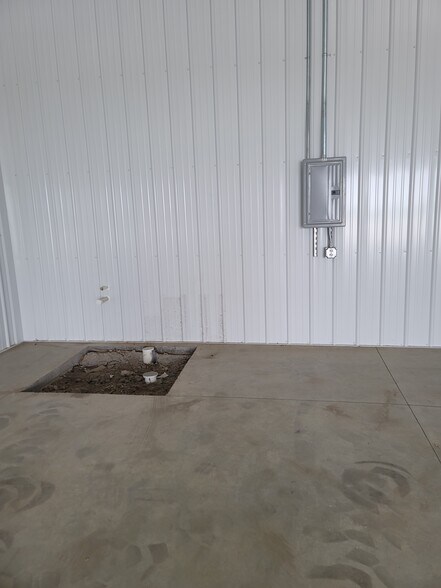 More Photos Of 401 Snyder Drive- Building. A, Huxley Flex For Sale