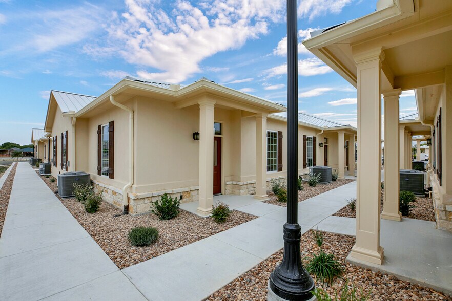 More Photos Of 1067 FM 306, New Braunfels Office For Lease