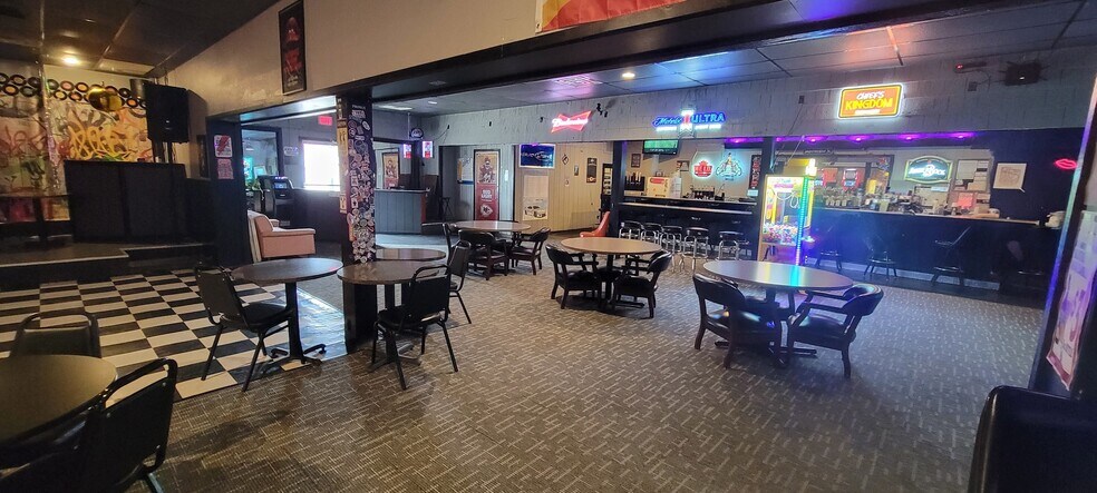 More Photos Of 118 E Jackson Ave, Iola General Retail For Sale