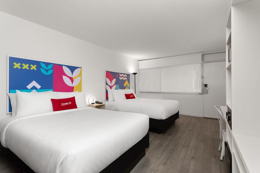 More Photos Of 2500 33rd St, Orlando Hotel For Sale