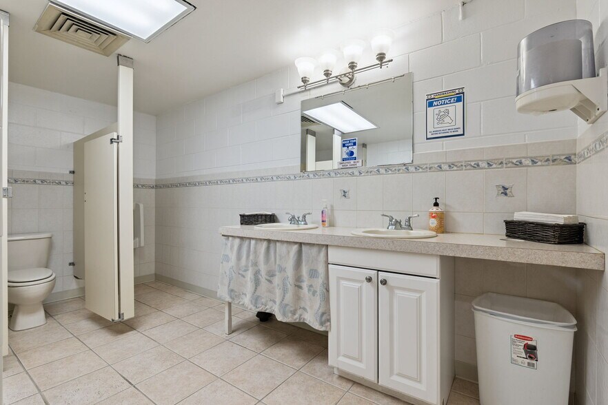 More Photos Of 9300 University Blvd, Orlando Specialty For Sale