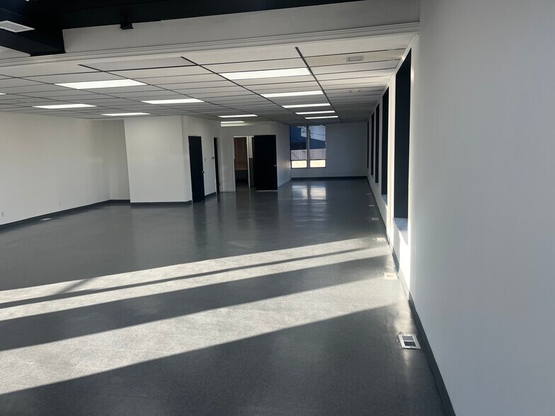 More Photos Of 3520 Pontiac Lake Rd, Waterford Storefront For Lease