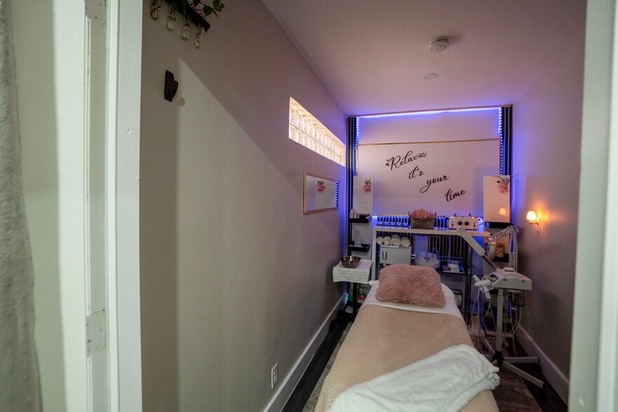 More Photos Of 986 NE 126th St, Miami Office Residential For Sale