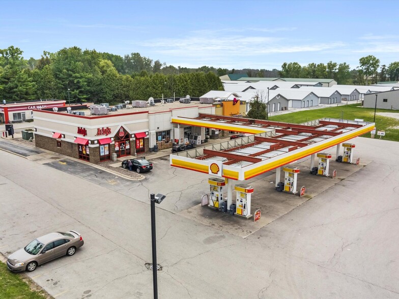 Primary Photo Of 1331 Green Bay Rd, Sturgeon Bay Service Station For Sale