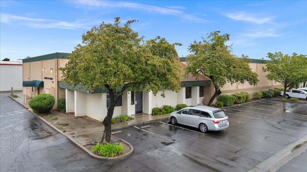 More Photos Of 5750 E Shields #102 ave, Fresno Industrial For Sale