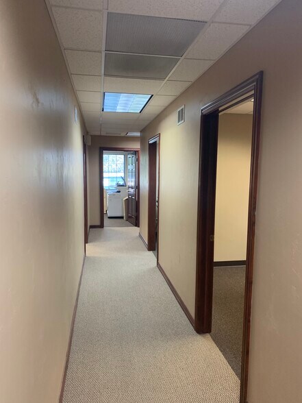 More Photos Of 2763 Manitowoc Rd, Green Bay Office For Lease