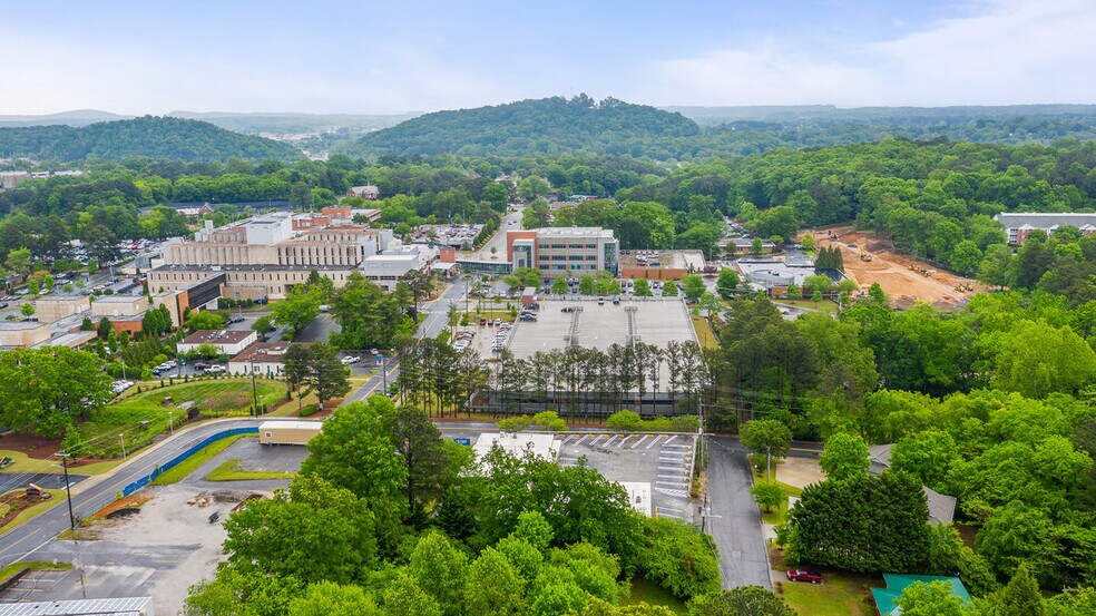 More Photos Of 1401 Applewood Dr, Dalton Medical For Lease