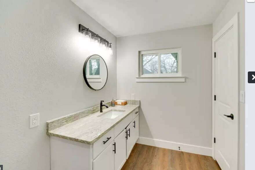 More Photos Of 105 N 6th St, Midlothian Medical For Lease