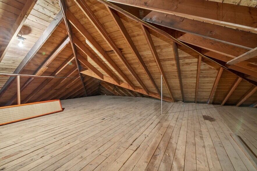 More Photos Of 111 Maiden Ln, Kingston Medical For Sale