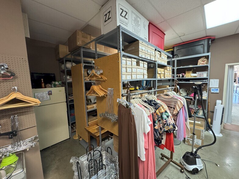 More Photos Of 6300 Poplar Ave, Memphis Storefront For Lease