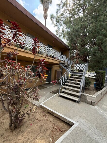 More Photos Of 281 S Avenue 52, Los Angeles Apartments For Sale