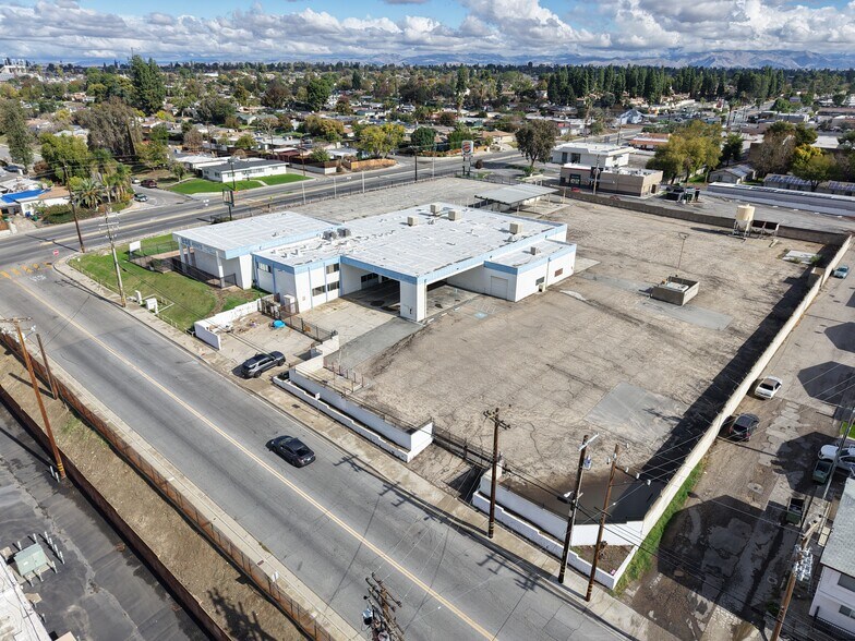 More Photos Of 1919 Columbus St, Bakersfield Warehouse For Sale