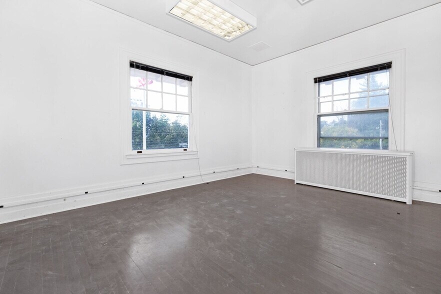 More Photos Of 1022 N Broadway, Yonkers Office For Lease