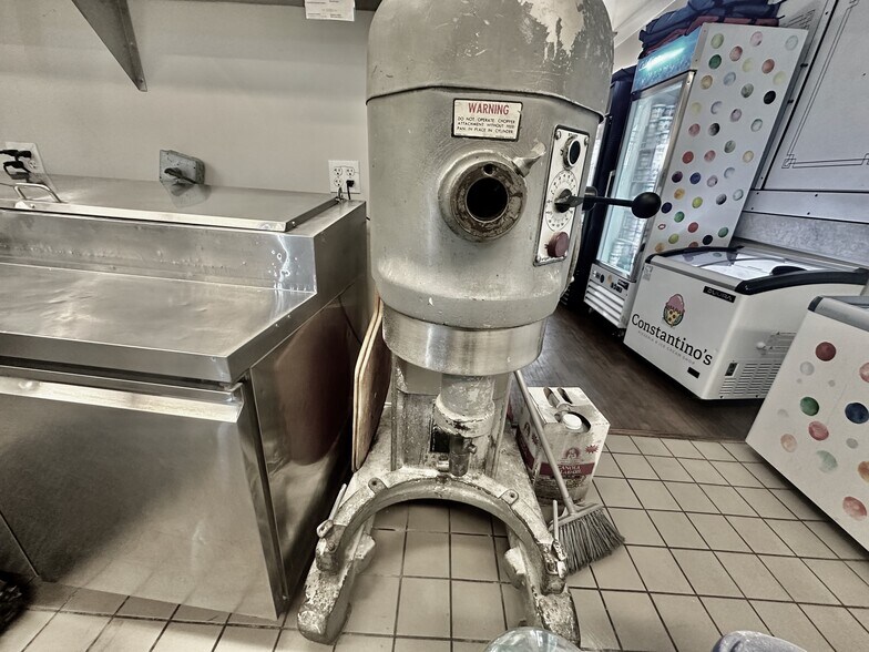 More Photos Of 136 Hamilton Ave, Greenwich Storefront Retail Residential For Lease