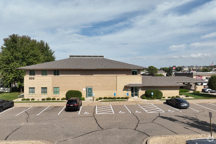 More Photos Of 800 Freeport Ave N, Elk River Medical For Lease