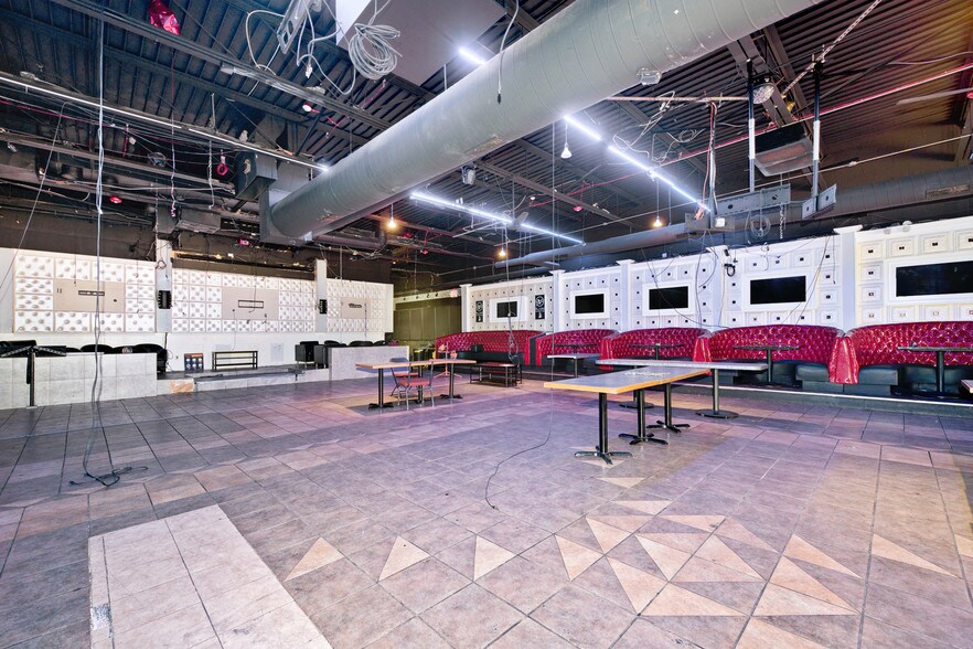 More Photos Of 13901 Michigan Ave, Dearborn Restaurant For Sale