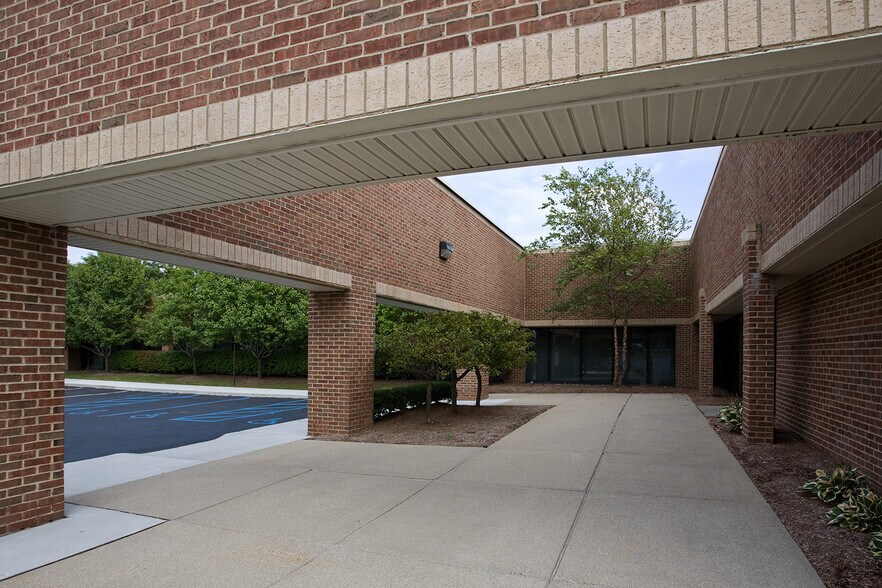 More Photos Of 39111 W 6 Mile Rd, Livonia Coworking Space
