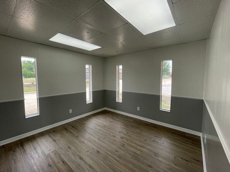 More Photos Of 575 Proffitt st, Midlothian Warehouse For Lease