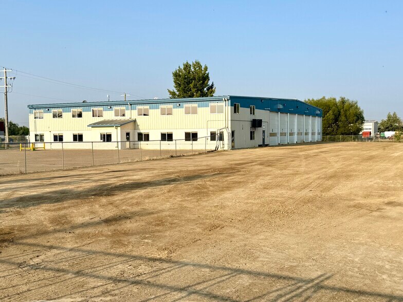 More Photos Of 8 Van Der Horn Way, Red Deer County Truck Terminal For Sale