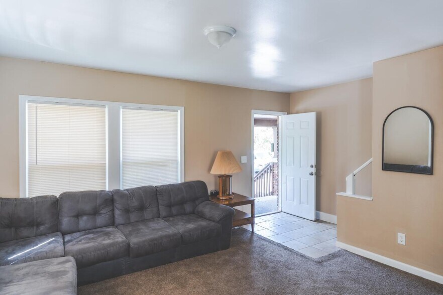 More Photos Of 25 Maynard Ct, Pontiac Apartments For Sale