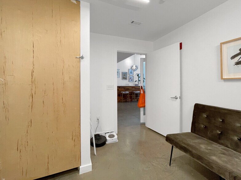 More Photos Of 1601 E 5th St, Austin Apartments For Lease