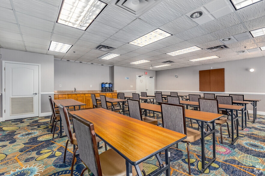 More Photos Of 1810 S Highway 27, Clermont Hotel For Sale