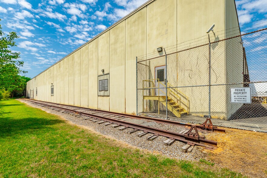 More Photos Of 1750 Hardeman Ln NE, Cleveland Warehouse For Lease