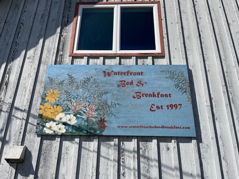 More Photos Of 1004 S Nordic Dr, Petersburg Hotel For Sale
