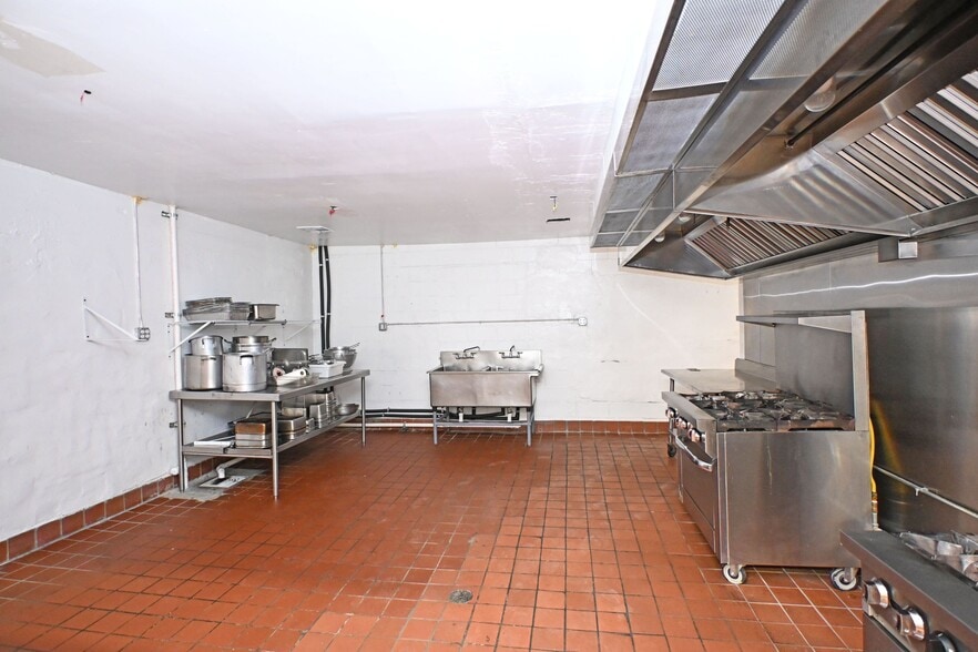 More Photos Of S 2162 S WW White Rd, San Antonio Restaurant For Sale