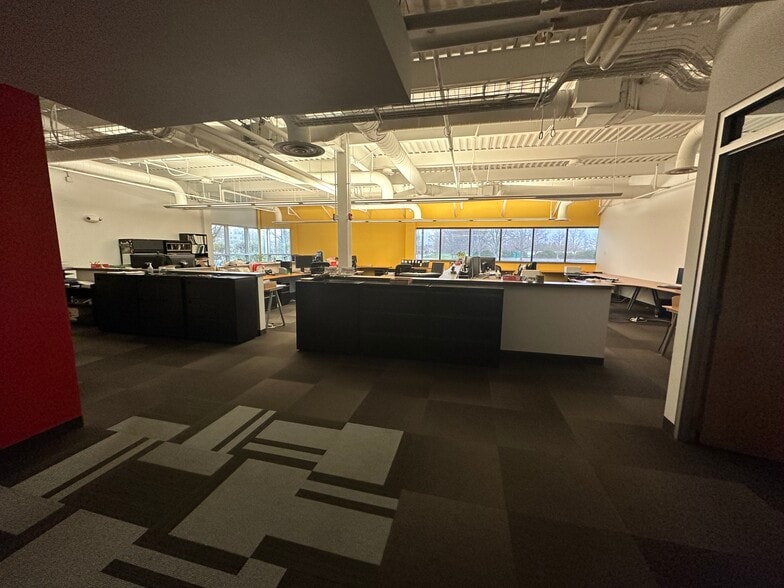 More Photos Of 7007 Discovery Blvd, Dublin Office For Sale