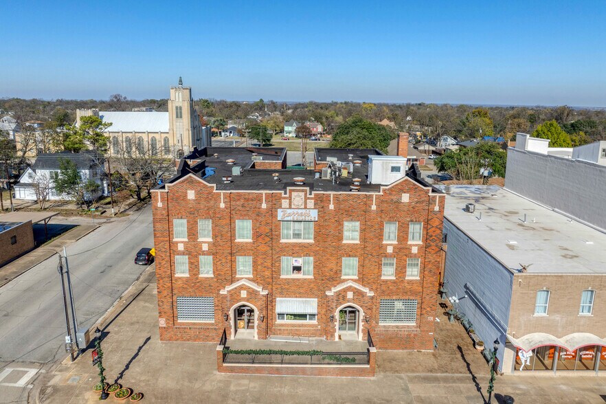 More Photos Of 531 W Main St, Denison Office For Sale