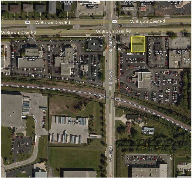 More Photos Of 9005 W Brown Deer Rd, Milwaukee Service Station For Lease