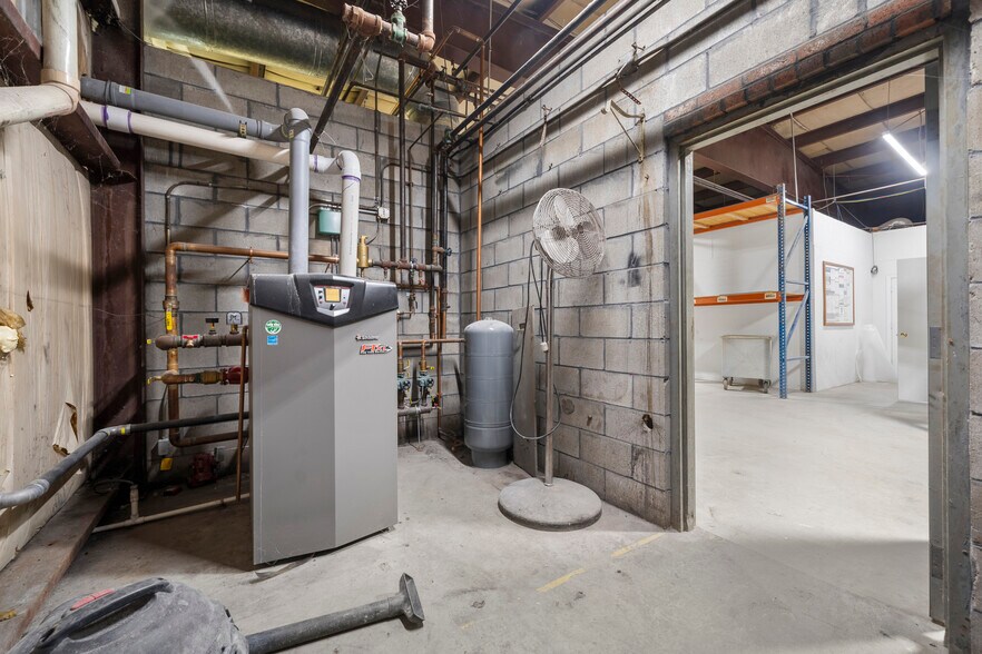 More Photos Of 597 Winthrop St, Taunton Manufacturing For Lease