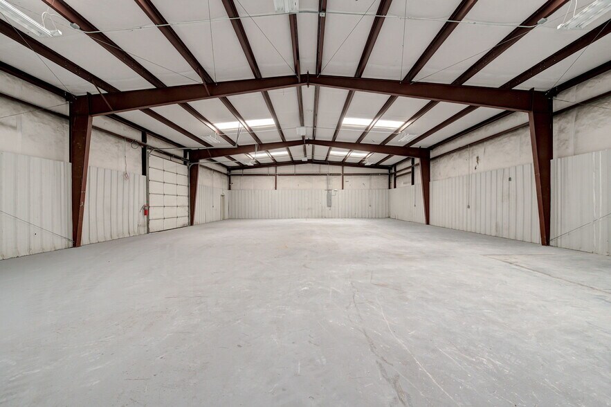 More Photos Of 412 Glade Ave, Oklahoma City Manufacturing For Lease