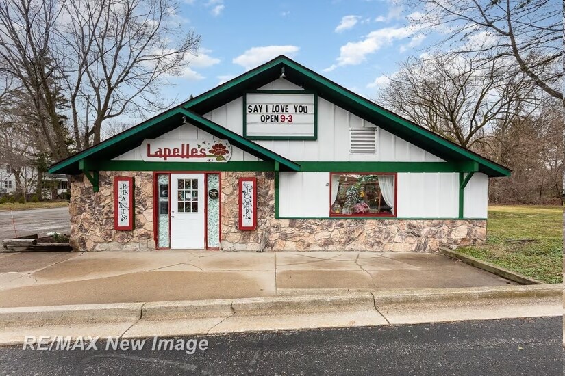 Primary Photo Of 1605 Bookness St, Midland Storefront For Sale