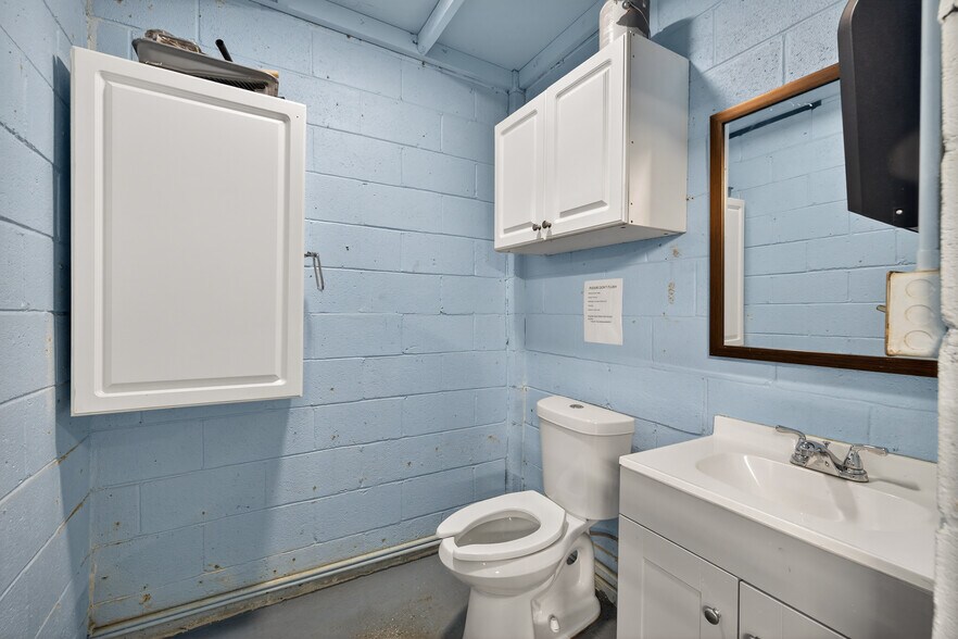 More Photos Of 4109 Robinson St, Covington Freestanding For Sale