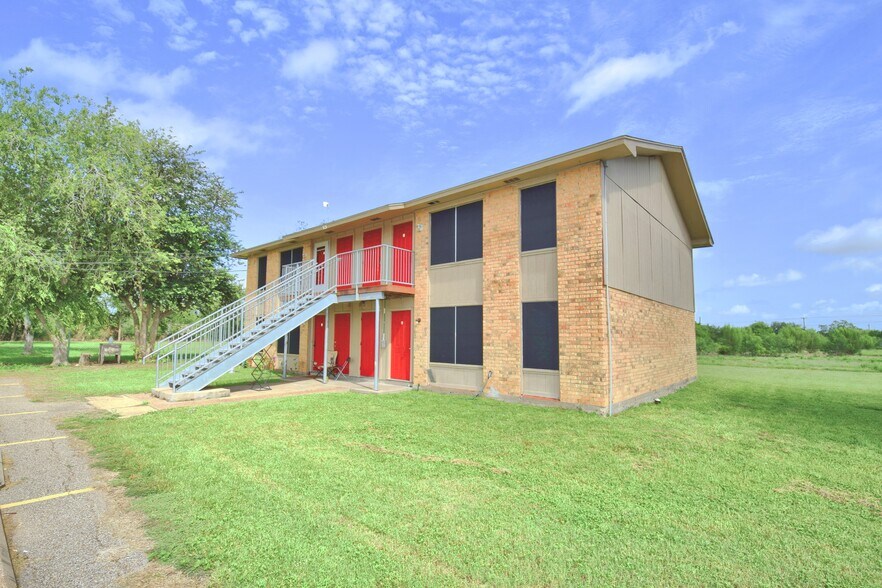 More Photos Of 303-511 E Reagan Rd, Beeville Multifamily For Sale