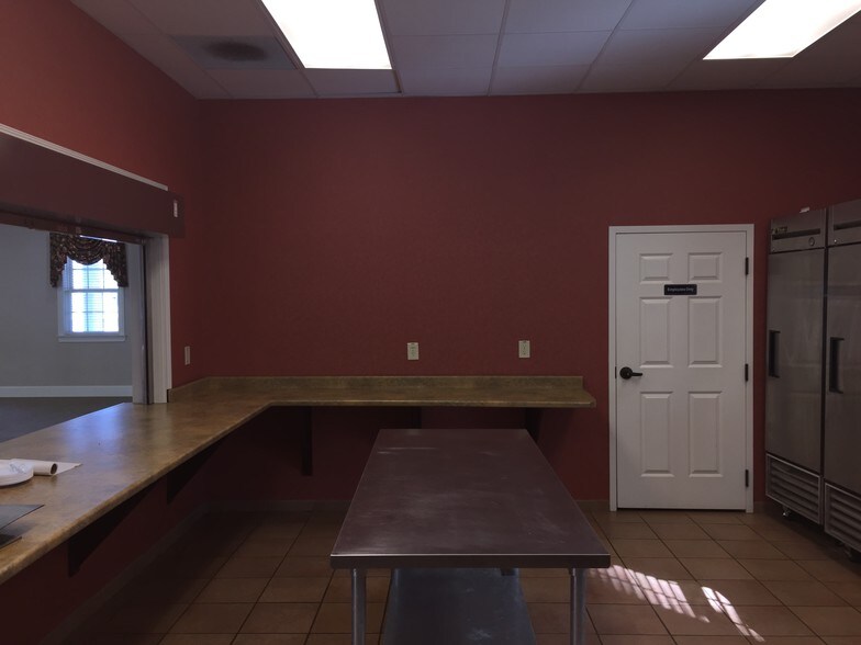 More Photos Of 1006 Gi Maddox Pky, Chatsworth Loft Creative Space For Sale