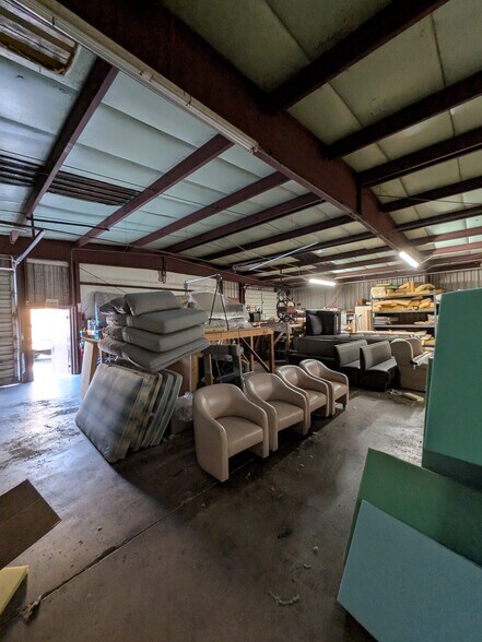 More Photos Of 2200 51st St, Sarasota Warehouse For Lease