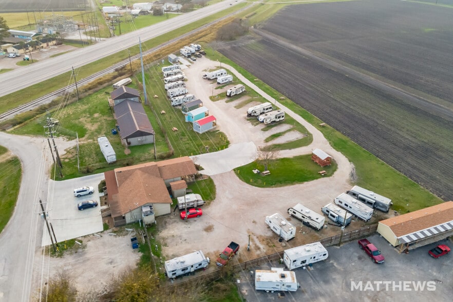 Primary Photo Of 232 Avenue D, Port Lavaca Manufactured Housing Mobile Home Park For Sale
