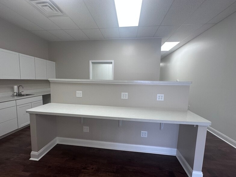 More Photos Of 496 N Town Center Rd, Mooresville Medical For Lease