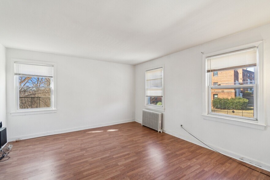 More Photos Of 3162 Buena Vista Ter SE, Washington Apartments For Sale