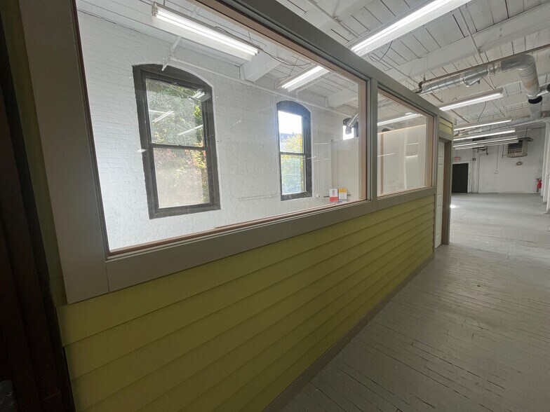 More Photos Of 12 Dundee Park Dr, Andover Office For Sale