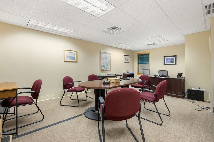 More Photos Of 2622 South Ave, Wappingers Falls Office For Sale