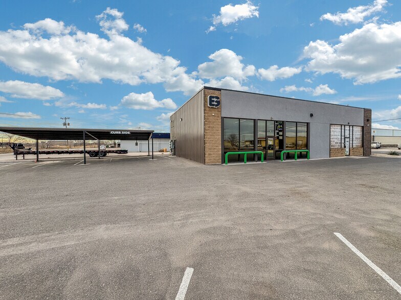 More Photos Of 1912 N Grimes St, Hobbs Flex For Sale