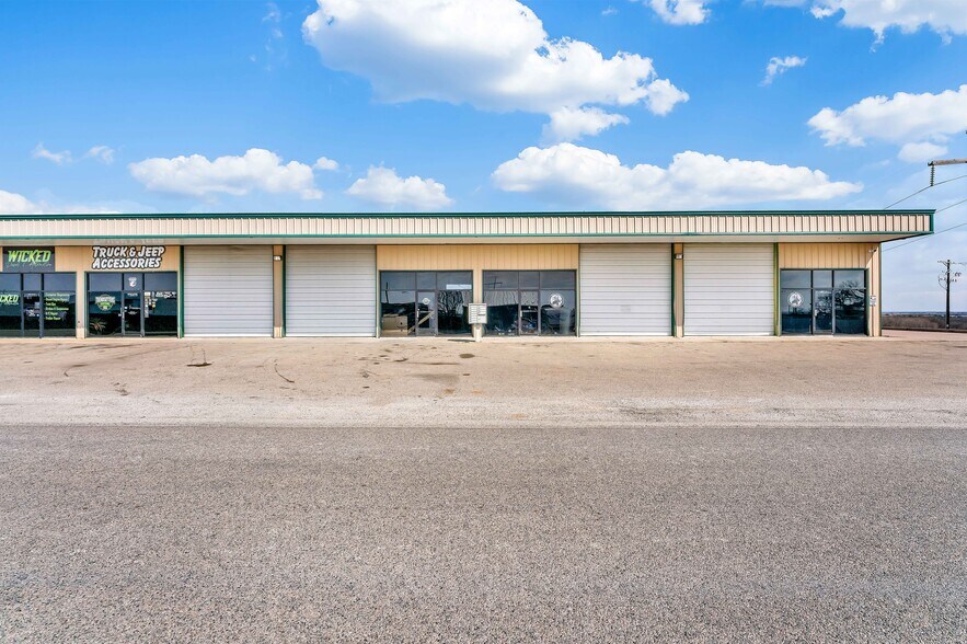 More Photos Of 125 M and M Ranch Rd, Granbury Warehouse For Lease