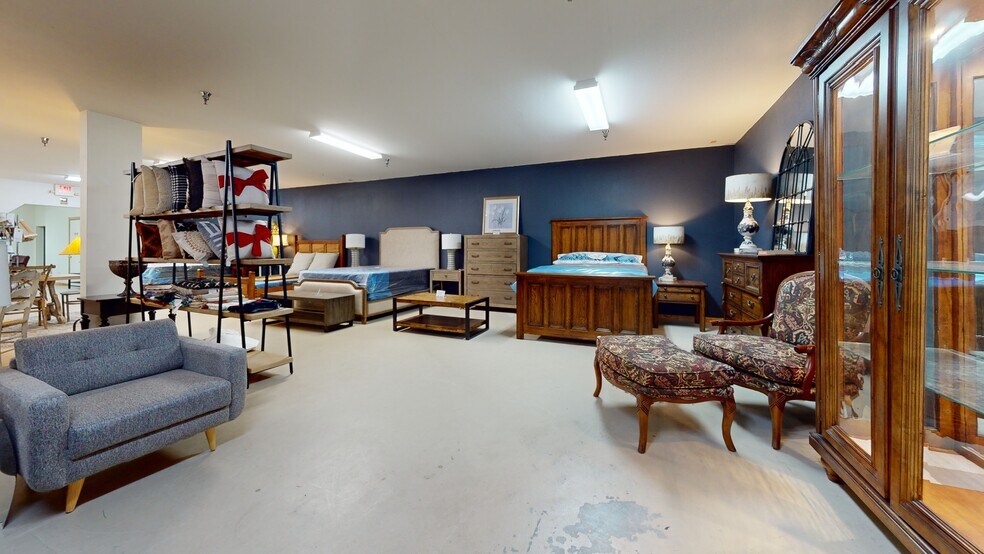 More Photos Of 225 SE 21st St, Grand Rapids Storefront Retail Office For Sale