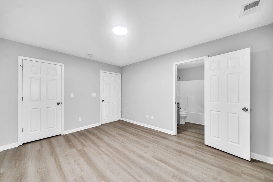 More Photos Of 300 Stonehaven Cir, Cartersville Apartments For Sale