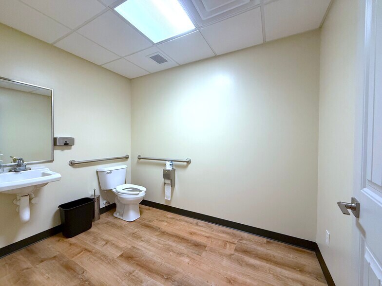 More Photos Of 125 W Pineview St, Altamonte Springs Medical For Lease