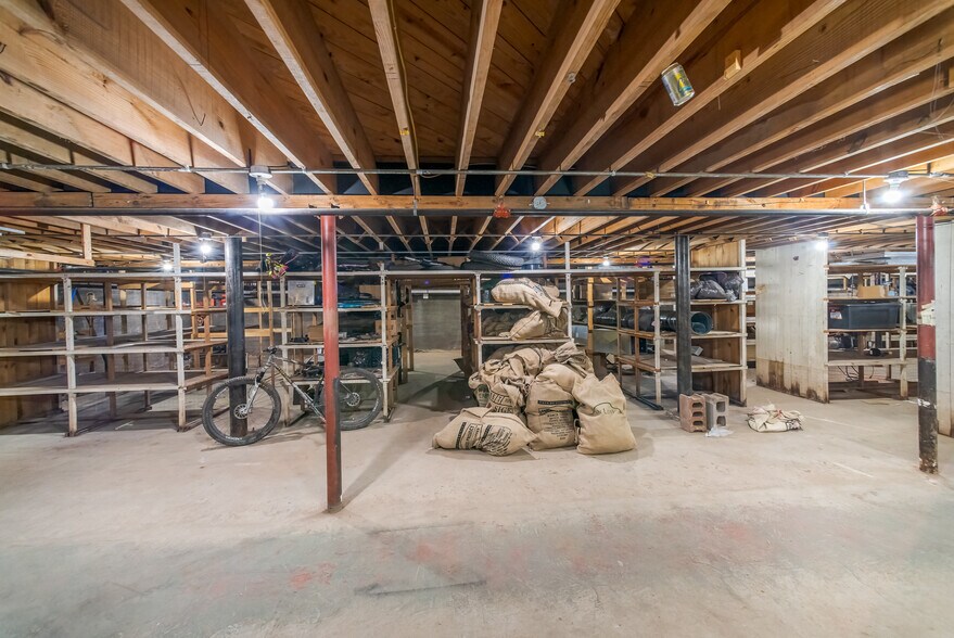 More Photos Of 105 S Main St, Ishpeming Restaurant For Sale